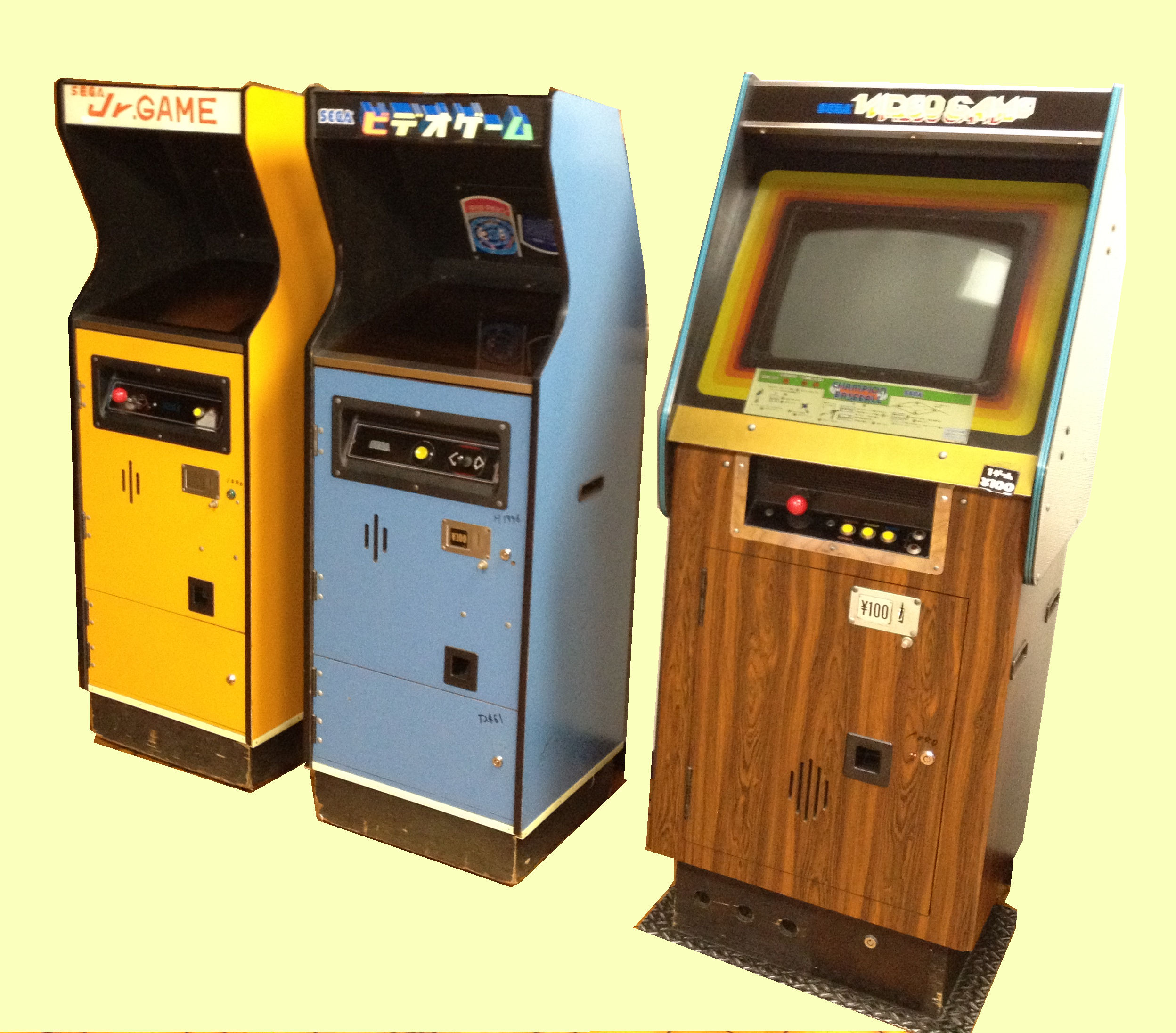 1980年代初頭のゲーム機で溢れるゲームコーナー: レトロ 1980年代初頭のゲーム機で溢れるゲームコーナー: レトロ